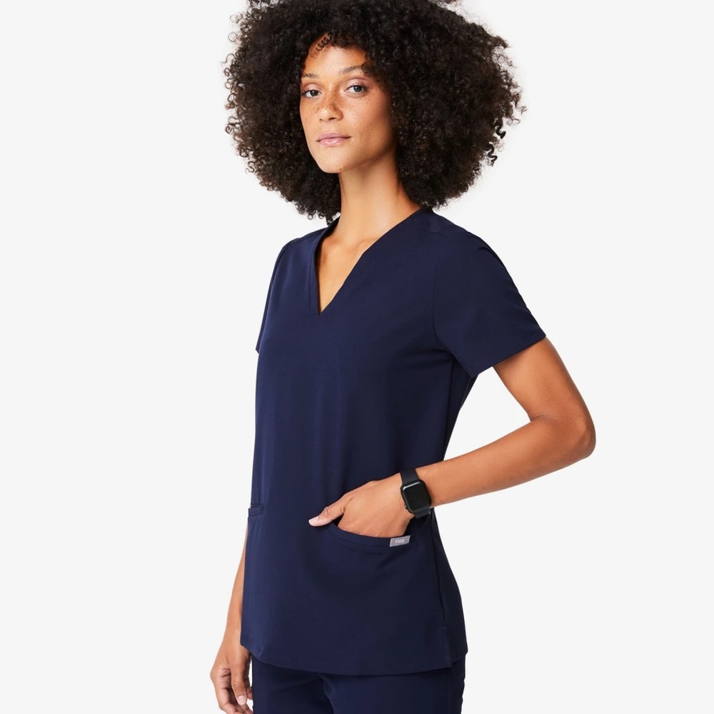 Figs Casma Three-Pocket Scrub Top Navy S
